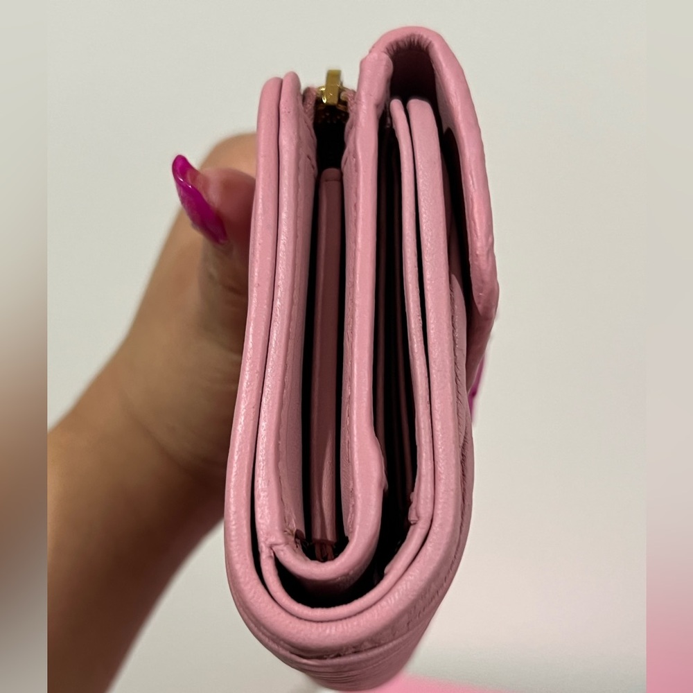 💖SOLD💖Miu Miu Pink Wallet - Picture 7 of 17